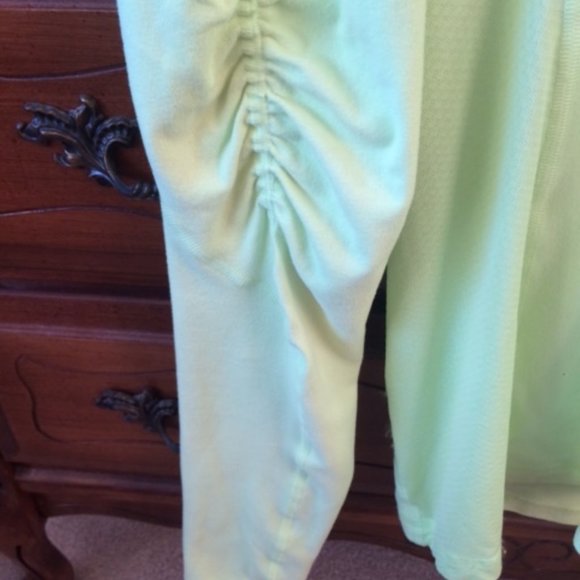 Lululemon - Picture 2 of 4